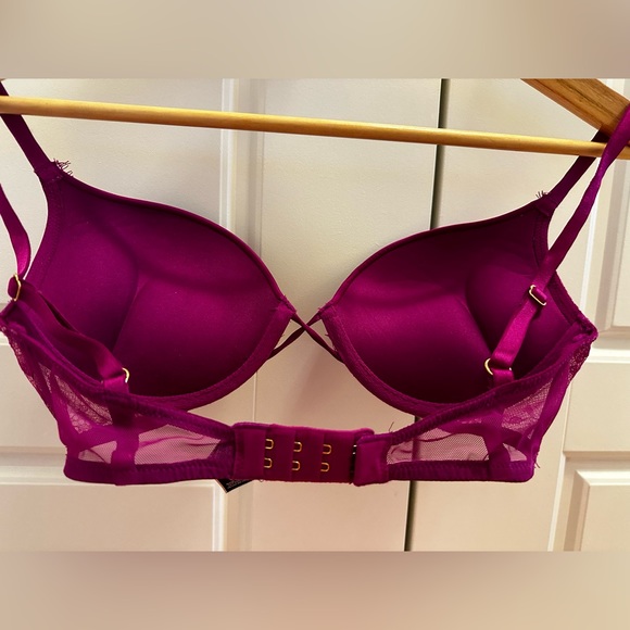 Victoria’s Secret Push-Up Bra. 32C - Picture 2 of 4